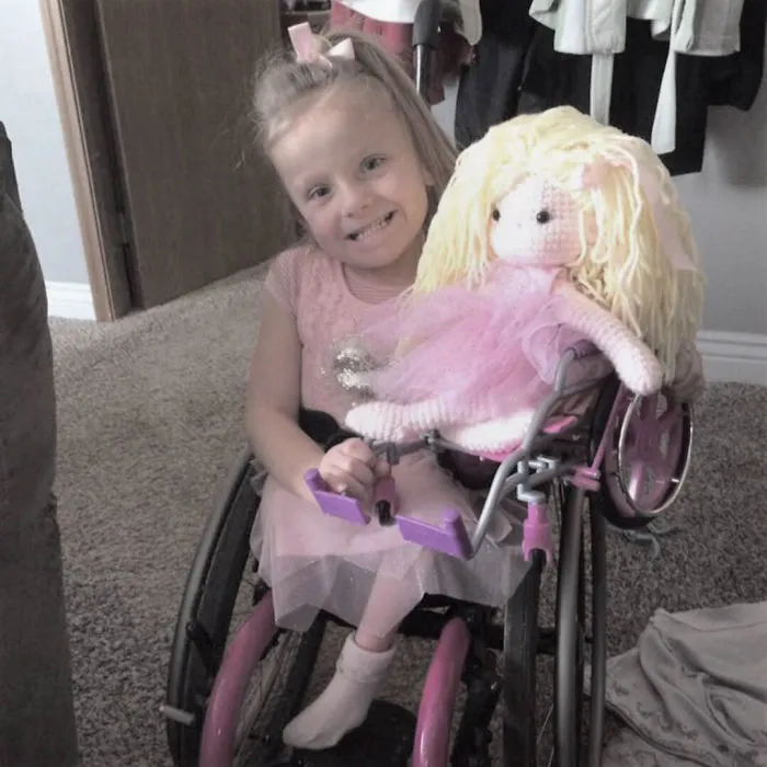 I Am A Stay-At-Home Mom Of Six And I've Been Creating Dolls Inspired By Real People (30 Pics)