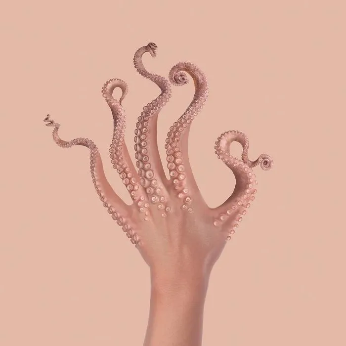 Artist Makes Incredible Manipulations That Will Surely Mess With Your Head