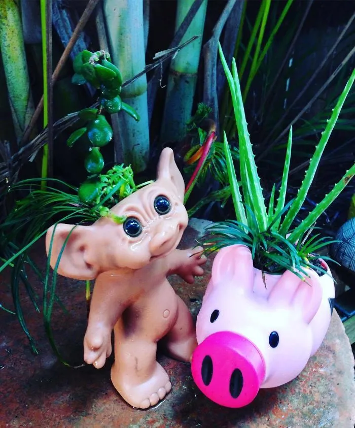 145 People Who Turned Old Dolls Into Planters And Scared The Hell Out Of Their Neighbors