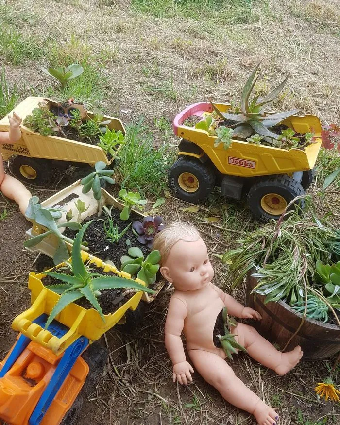 145 People Who Turned Old Dolls Into Planters And Scared The Hell Out Of Their Neighbors