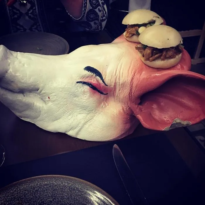 Así sirven entrantes de cerdo en Canalla Bistro, Valencia