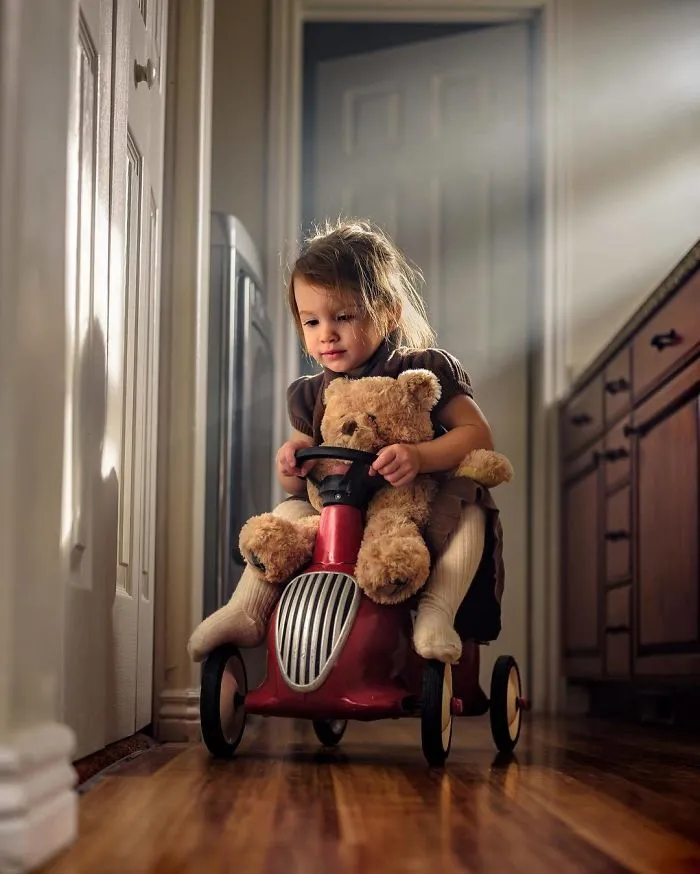 As A Dad Of Four, I’ve Been Taking Photos Of My Kids With Their Brother Bear For Years (30 Pics)