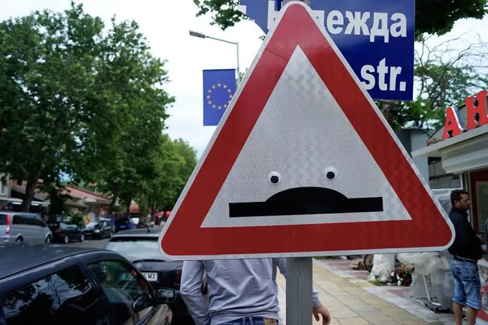 I Bring Bulgarian Streets To Life By Putting Googly Eyes On Random Objects