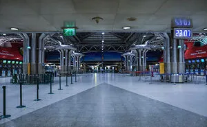 I Spent An Entire Night In The Airport Photographing People