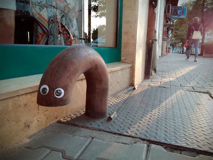 I Bring Bulgarian Streets To Life By Putting Googly Eyes On Random Objects