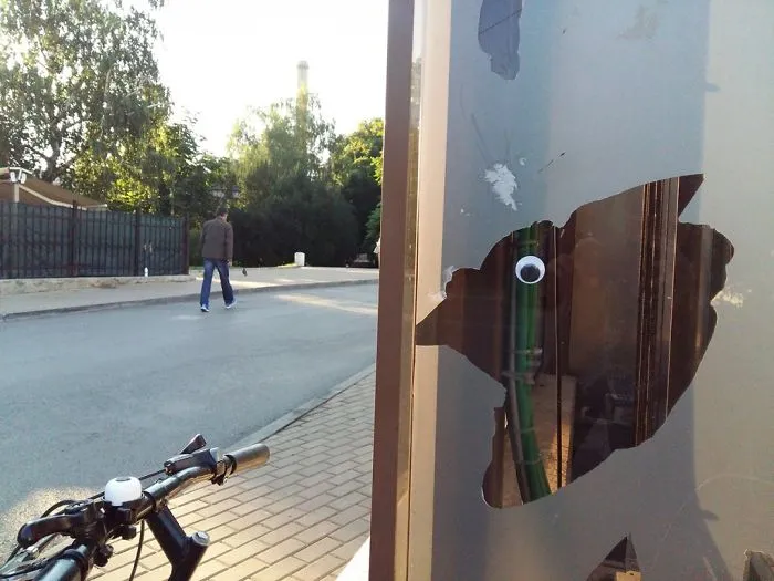 I Bring Bulgarian Streets To Life By Putting Googly Eyes On Random Objects