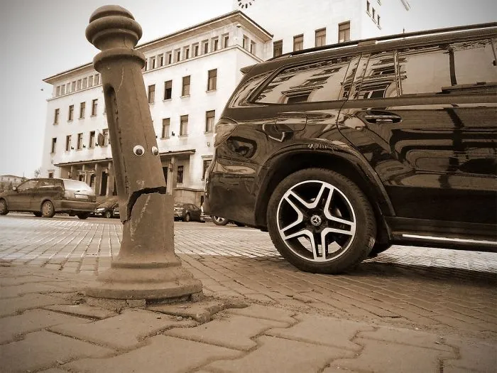 I Bring Bulgarian Streets To Life By Putting Googly Eyes On Random Objects