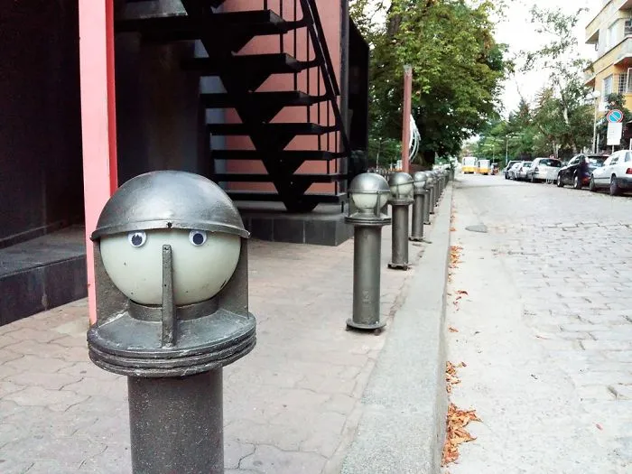 I Bring Bulgarian Streets To Life By Putting Googly Eyes On Random Objects