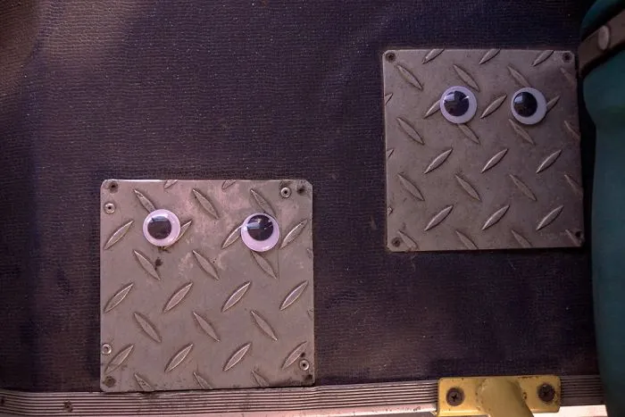 I Bring Bulgarian Streets To Life By Putting Googly Eyes On Random Objects