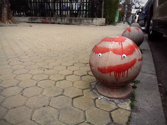 I Bring Bulgarian Streets To Life By Putting Googly Eyes On Random Objects