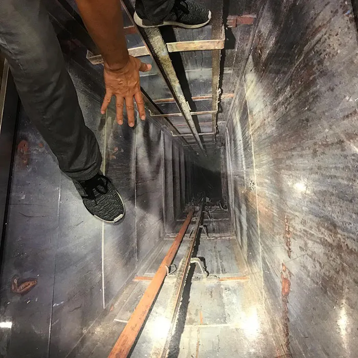 Agárrate bien en este ascensor