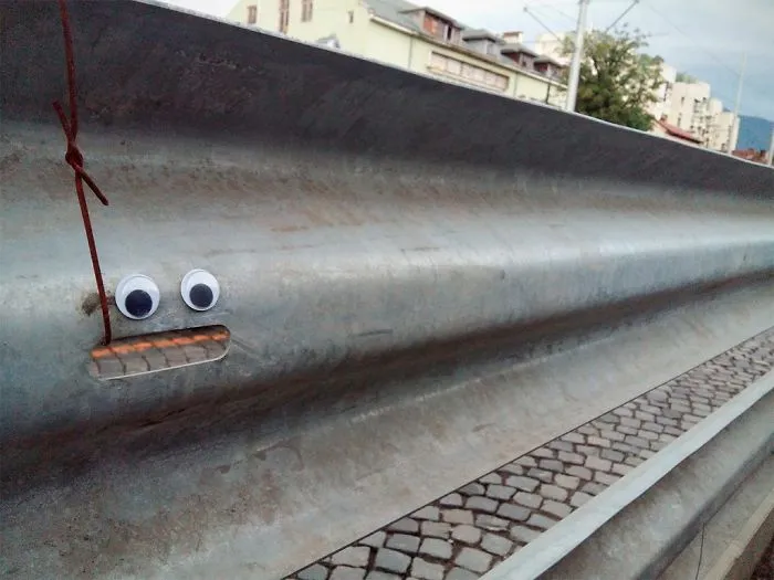 I Bring Bulgarian Streets To Life By Putting Googly Eyes On Random Objects