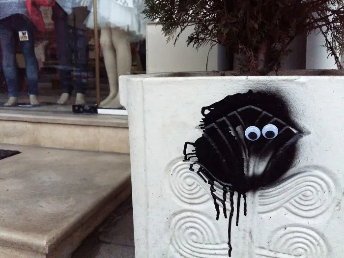 I Bring Bulgarian Streets To Life By Putting Googly Eyes On Random Objects