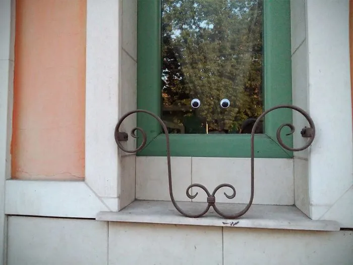 I Bring Bulgarian Streets To Life By Putting Googly Eyes On Random Objects
