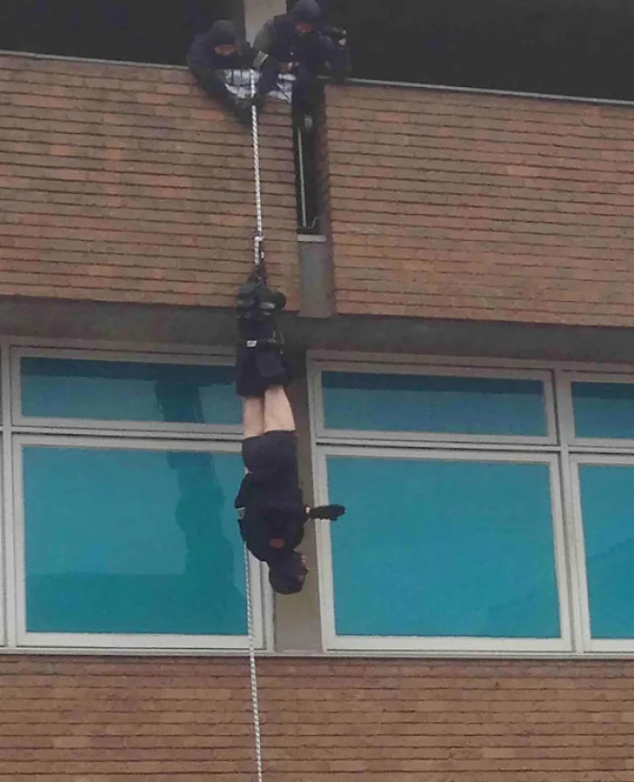 Estaba mirando a un equipo de fuerzas especiales francesas y...