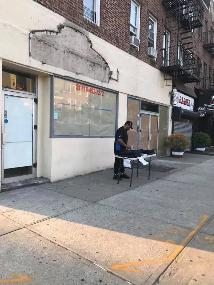 A Dominos Employee Stood Outside Of A Recently Closed Papa Johns In My Neighborhood And Started Selling Some Pizzas