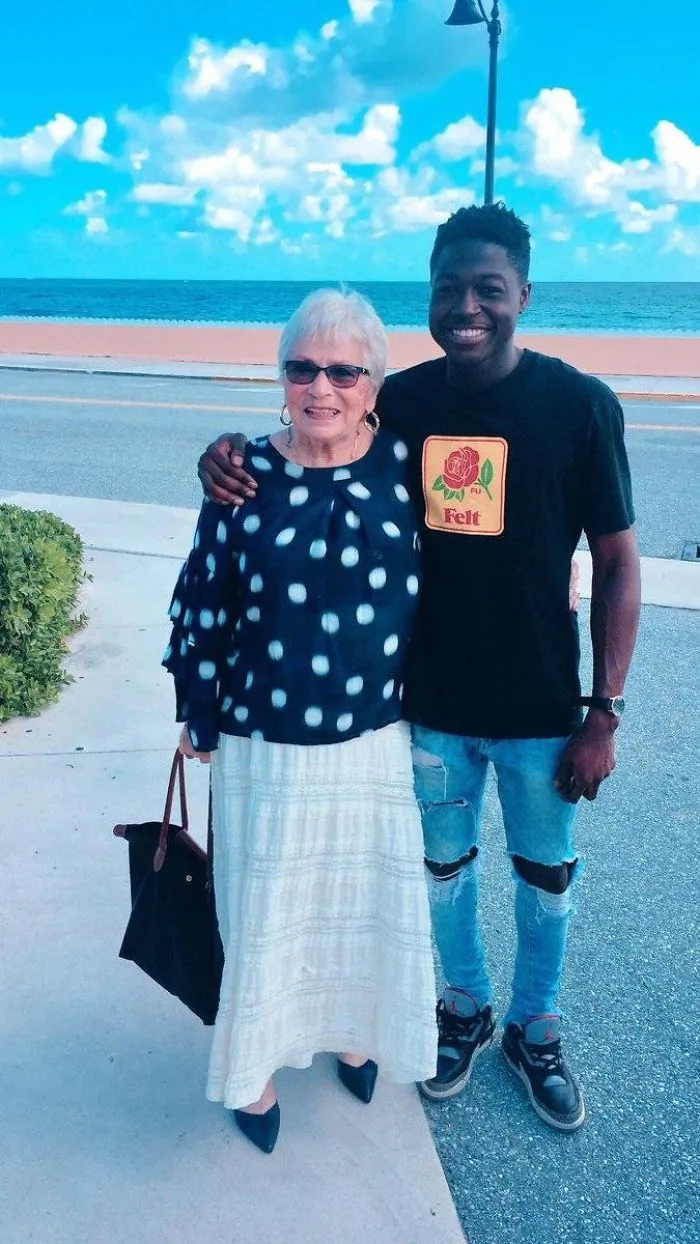 Se conocieron jugando al Apalabrados online y se hicieron amigos. Ahora este joven de 22 años ha visitado Florida para conocer a su amiga de 81 por 1ª vez