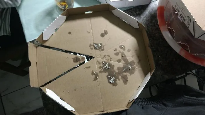 These Pizza Box Lids Are Perforated To Be Pizza Plates