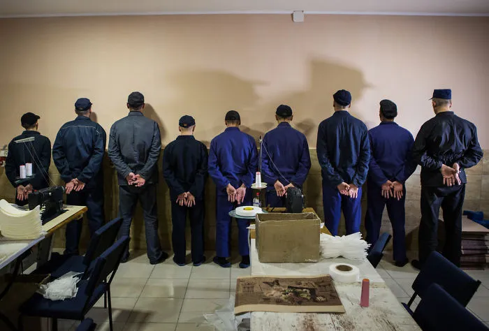 All Prisoners Must Show Their Hands While An Officer Or Any Worker Of A Prison Comes In A Working Room