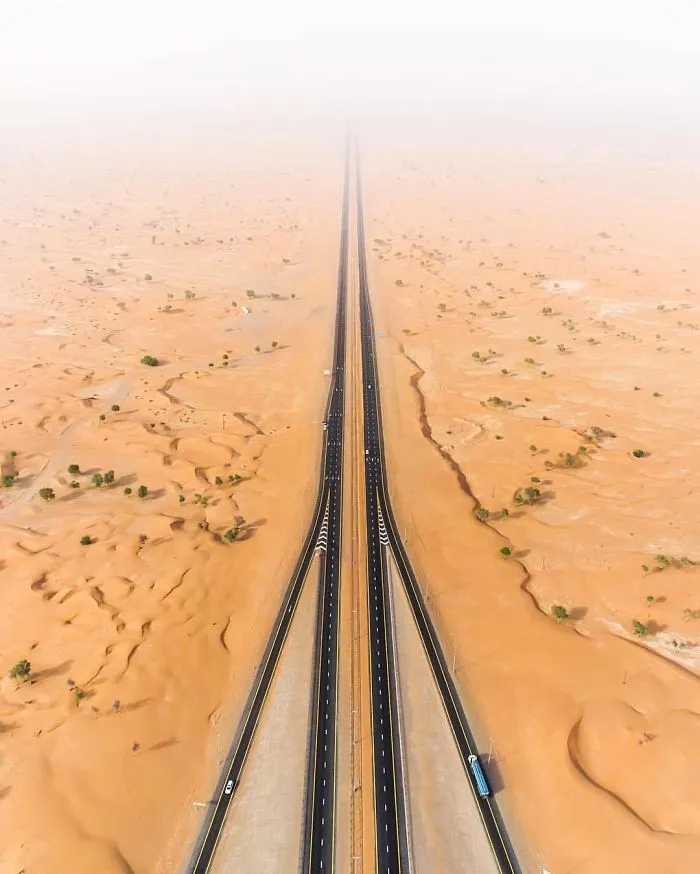 Desert Road (Dubai, United Arab Emirates)
