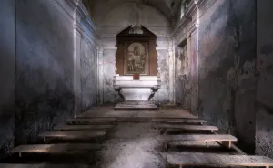 15 Photos Of Abandoned Houses Of God