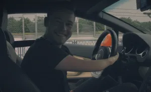 This Man Is Driving Lamborghini Gallardo With No Arms!