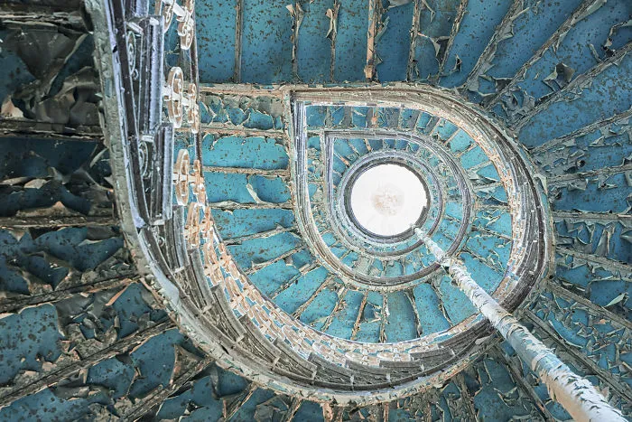 Escalera turquesa, Polonia