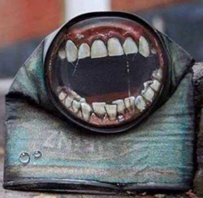 Artist Leaves His Paintings For People To Find After Getting Rejected By Art Galleries