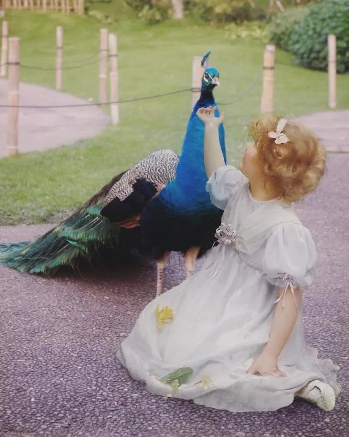 75 Figures From Famous Paintings Invade Modern Day Settings, And They Fit Too Well