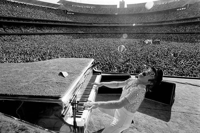 Elton John en el Dodger Stadium, 1975