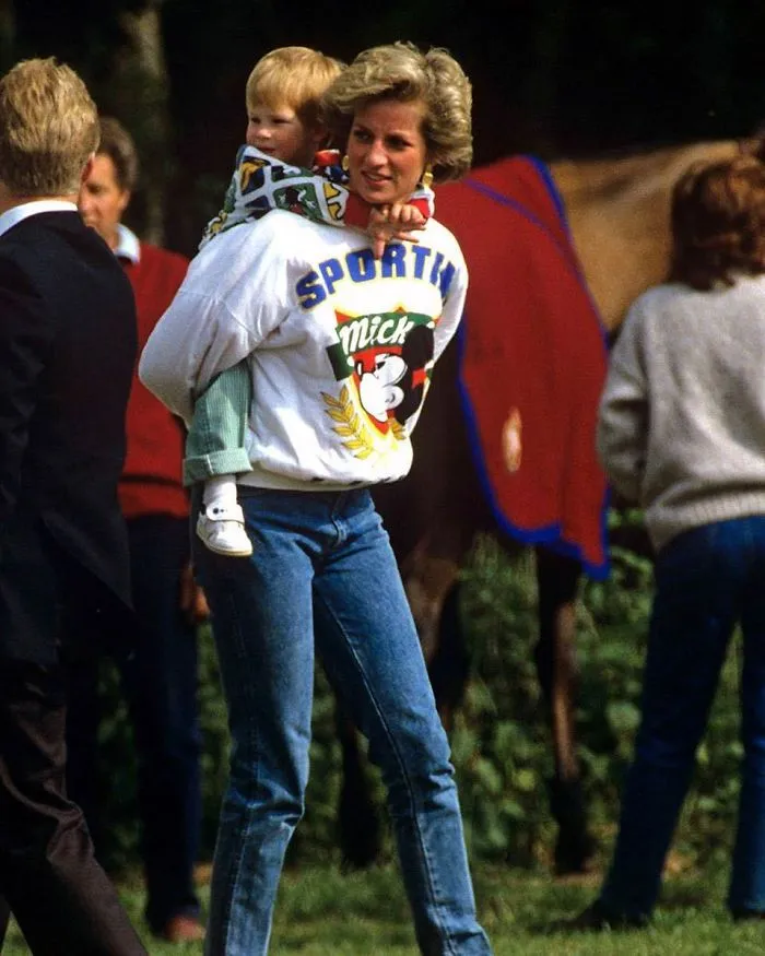 Cuando Lady Di llevó a sus hijos a Disneylandia, les hizo hacer cola como todo el mundo