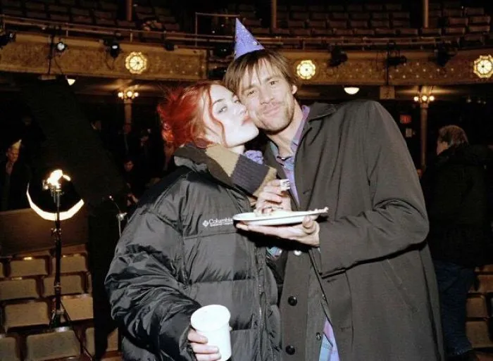 Jim Carrey y Kate Winslet en la filmación de Olvídate de mi
