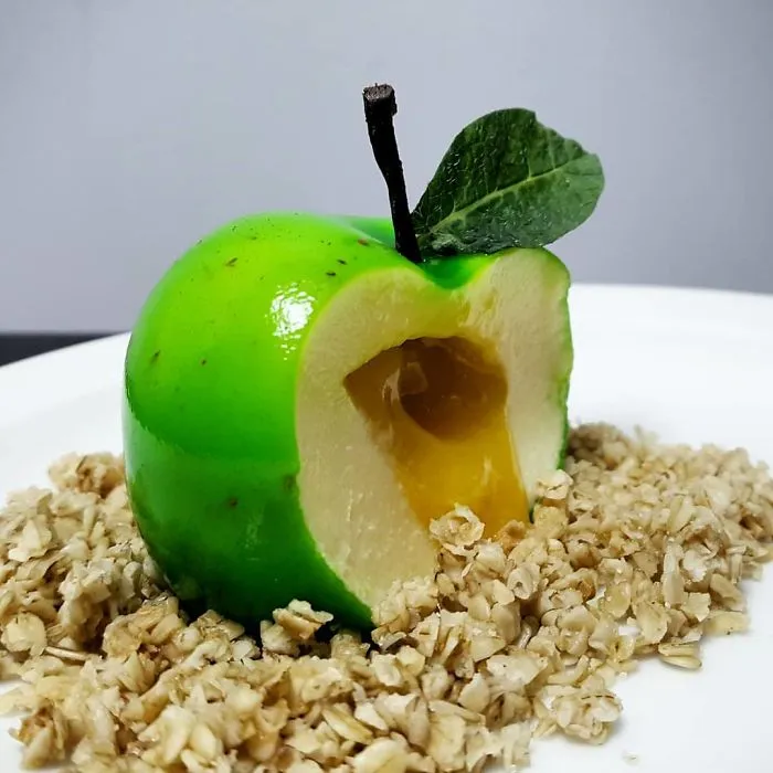 Pannacotta de manzana Granny Smith, natillas, muesli, bálsamo de limón