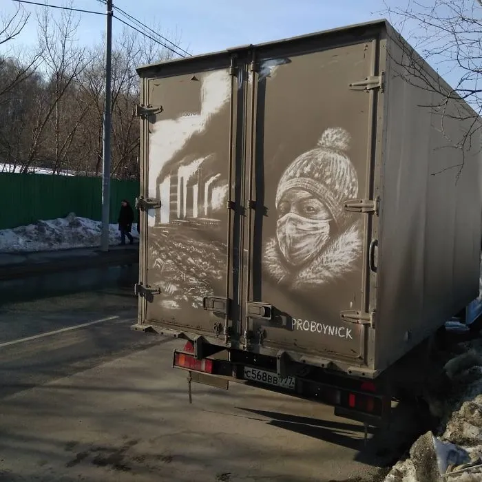Los dueños de coches sucios encuentran sus vehículos “vandalizados” con increíbles dibujos, ¡el tuyo podría ser el próximo! (Nuevas imágenes)