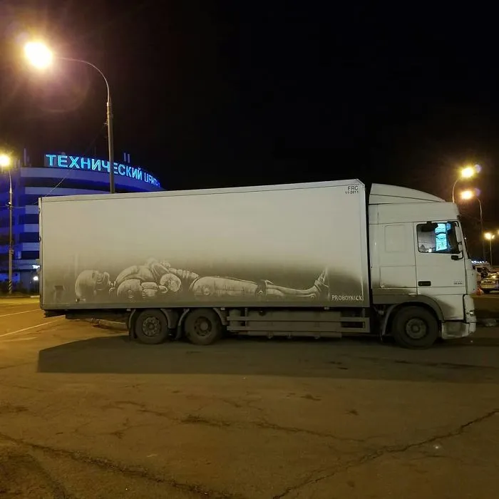 Los dueños de coches sucios encuentran sus vehículos “vandalizados” con increíbles dibujos, ¡el tuyo podría ser el próximo! (Nuevas imágenes)