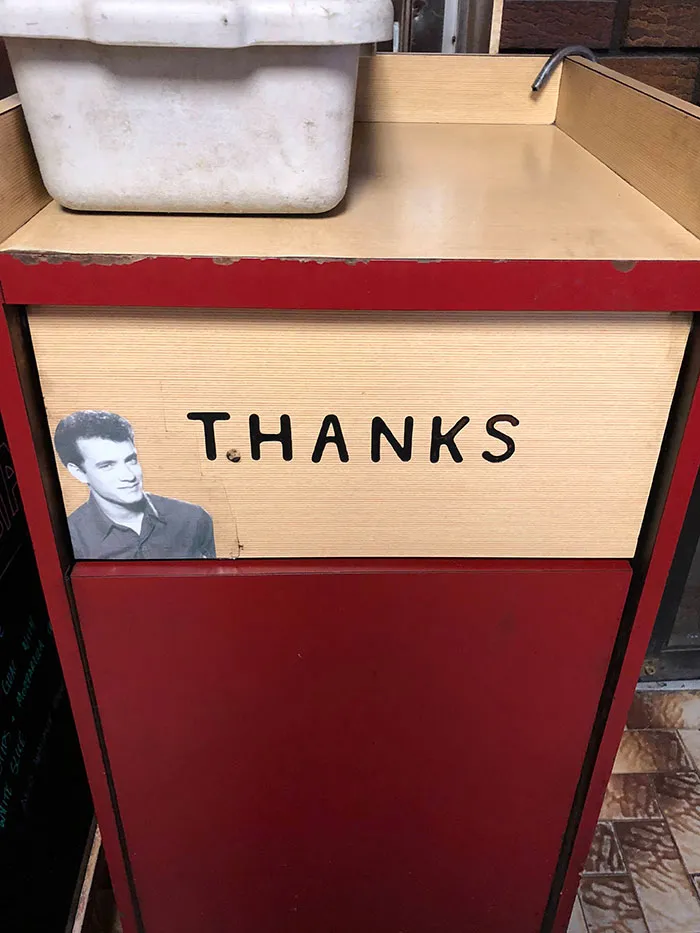 A Pizzeria In NYC. T.Hanks