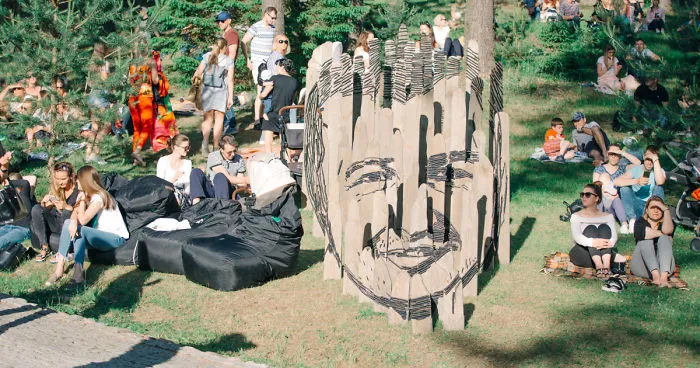 Artist Creates Multidimensional Sculpture: You Have To Be On The Right Spot To See It