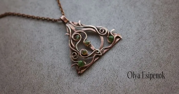 I Made This "The Deathly Hallows" Necklace And Filmed The Whole Process On Video