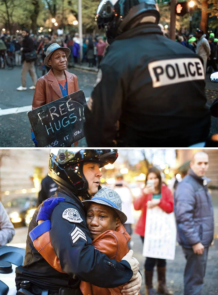 Niño de 12 años abrazando a un policía en la manifestación de Ferguson