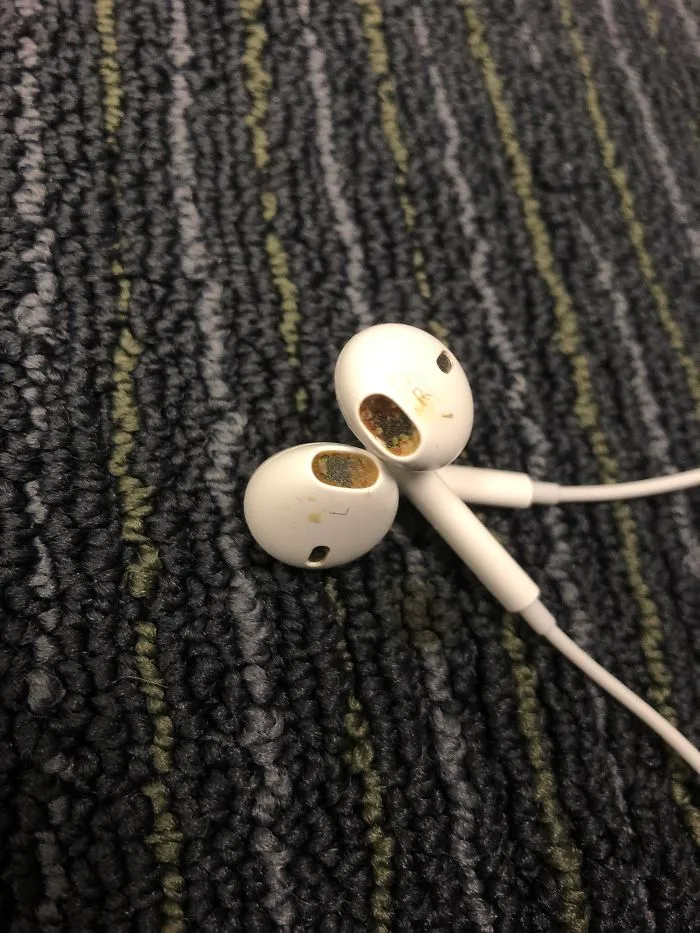 "Gracias, te devuelvo los auriculares en unos días"