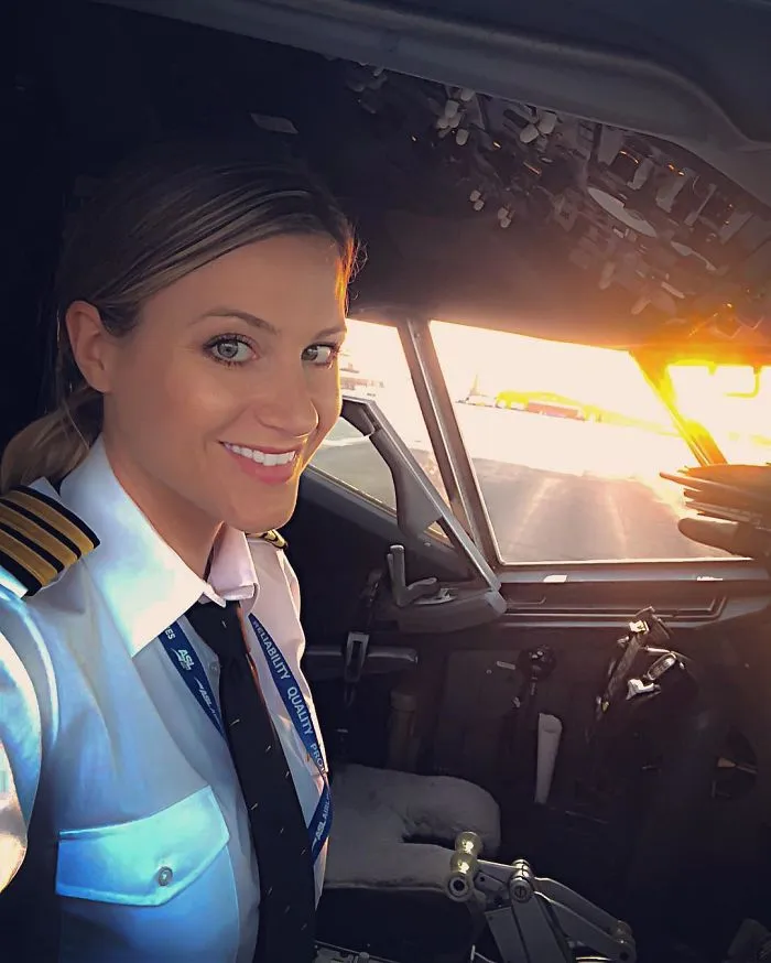She Stopped Hairdressing To Become A Plane Pilot, The Girl  Enchant Everyone In The Sky