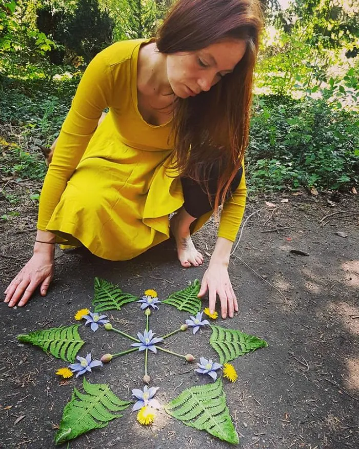 I Create Mandalas From Things I Find In Nature As A Way To Meditate