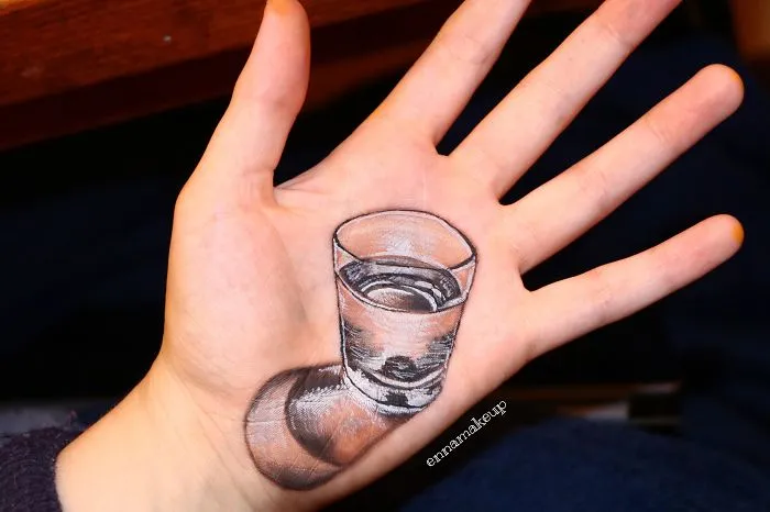 I Paint Realistic Art On My Body To Find Happiness Aside From Being In A Wheelchair, And Here Are 30 Of My Best Works