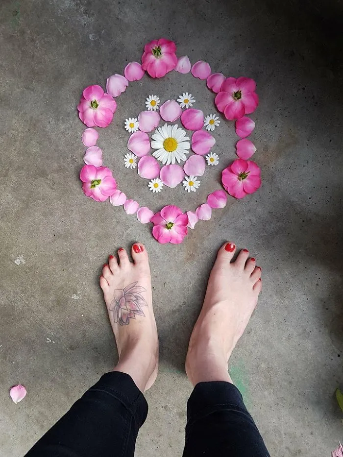I Create Mandalas From Things I Find In Nature As A Way To Meditate