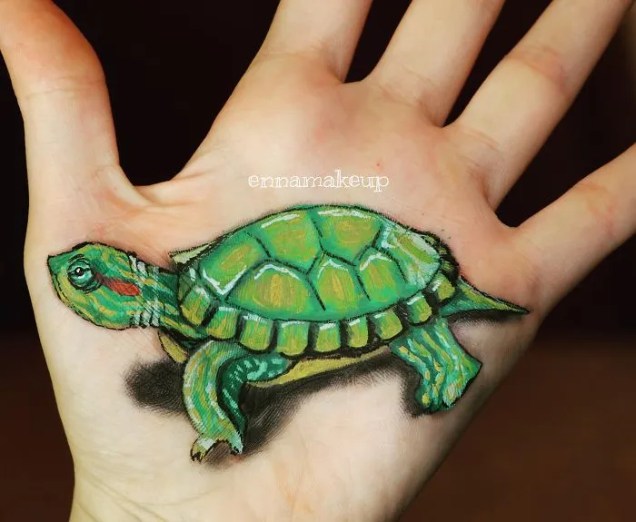 I Paint Realistic Art On My Body To Find Happiness Aside From Being In A Wheelchair, And Here Are 30 Of My Best Works