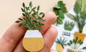Russian Artist Creates Intricate Paper Plants Without Using Scissors