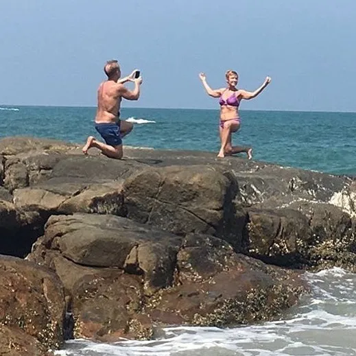 20+ Novios llegando al "extremo" para hacer esa foto perfecta de Instagram para su novia