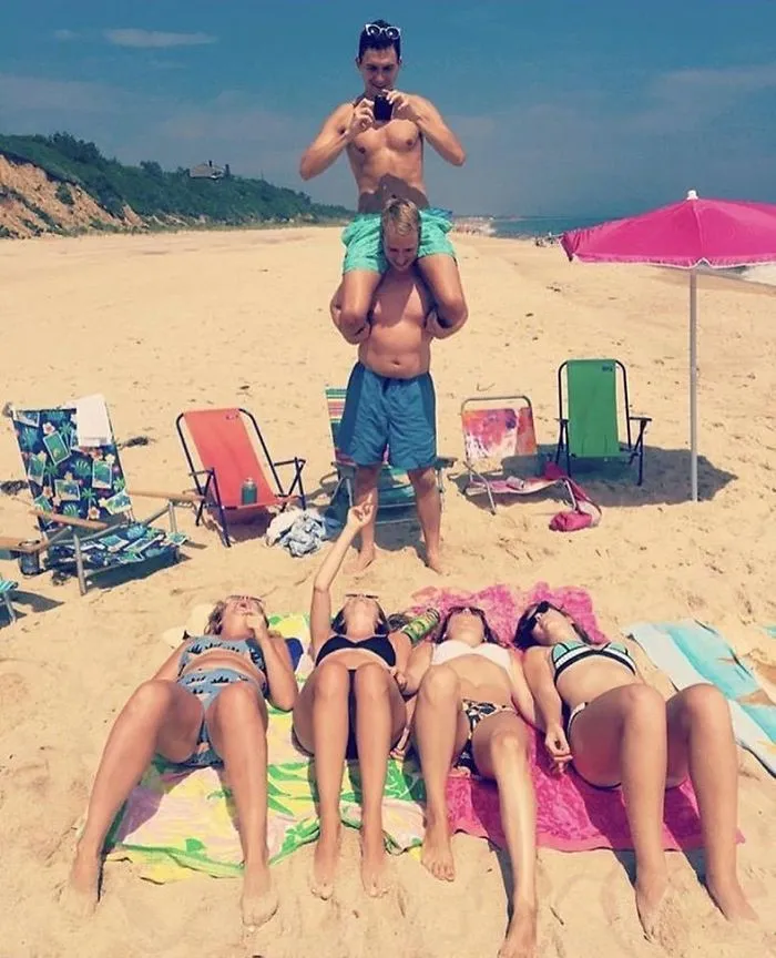 People Are Sharing Pics Of Boyfriends “Forced” To Take Perfect Pictures Of Their Girlfriends