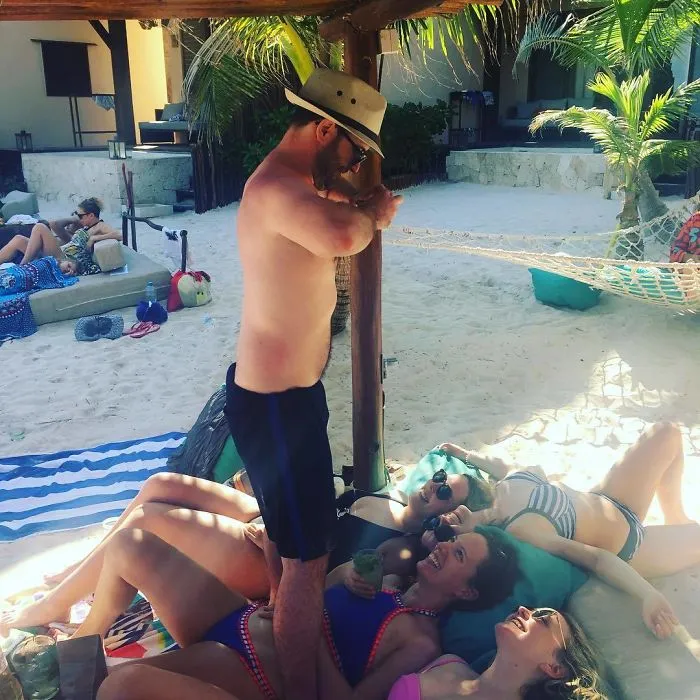 20+ Novios llegando al "extremo" para hacer esa foto perfecta de Instagram para su novia
