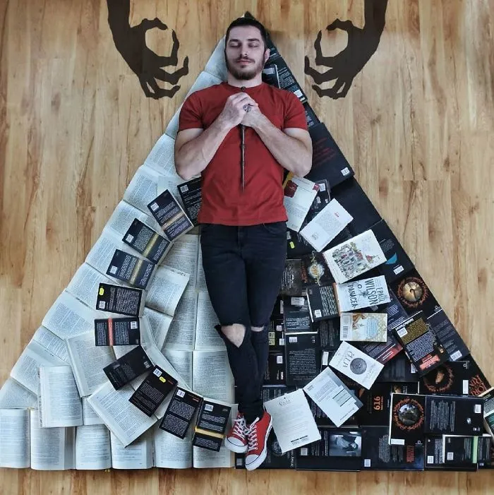 Book-Loving Guy Turns His Massive Library Into Art And His 120k Instagram Followers Approve